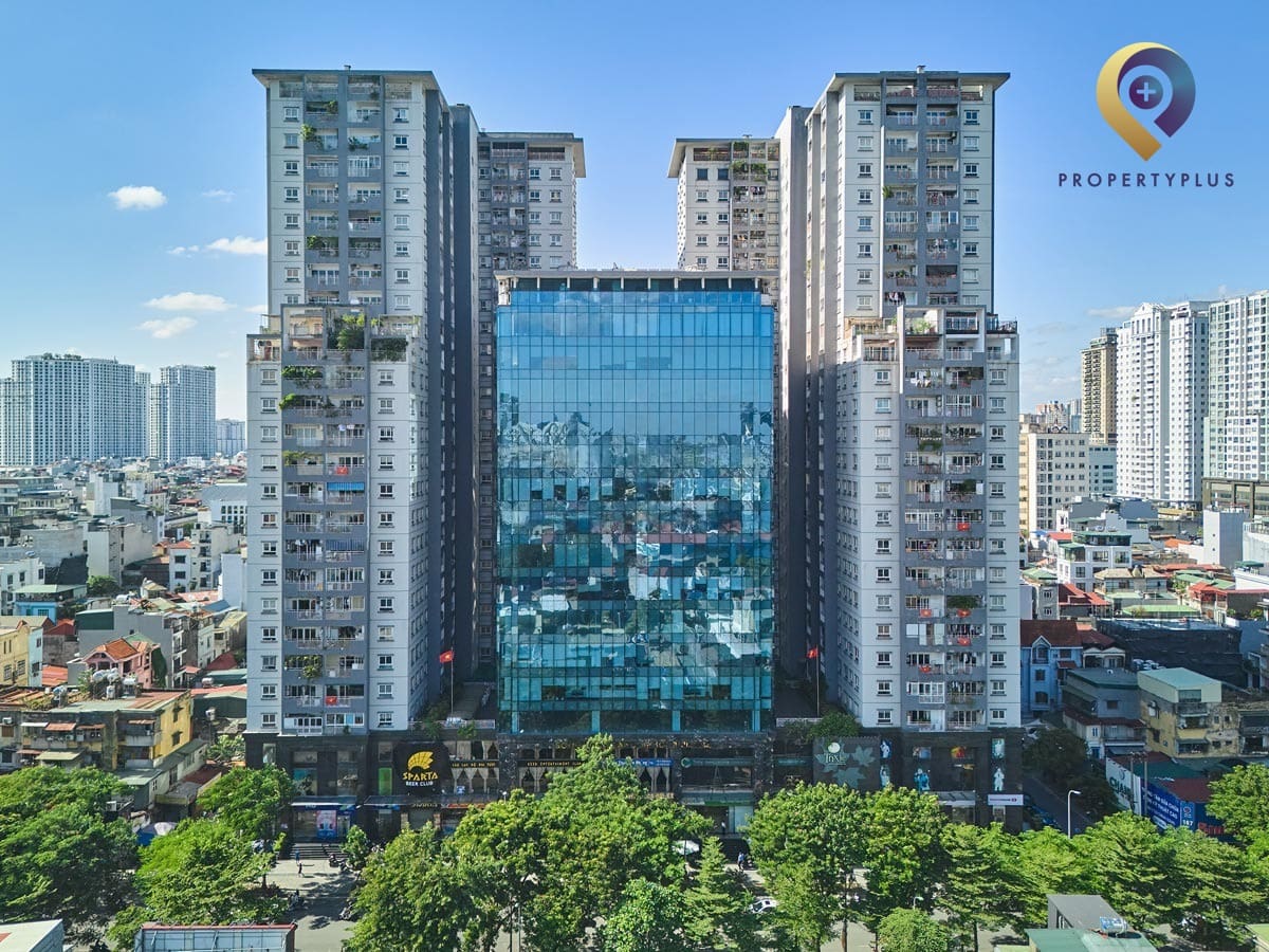Toàn cảnh mặt ngoài tòa nhà Sông Hồng Park View với kiến trúc hiện đại và kính phản chiếu xanh - hình ảnh từ Property Plus
